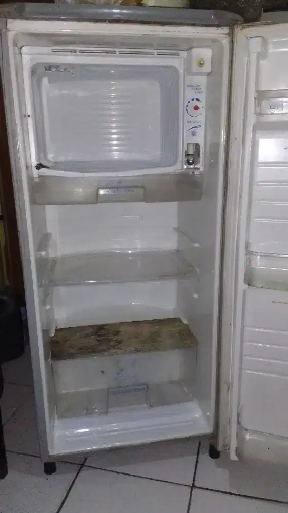 Kulkas 1 pintu Sanyo normal lancar