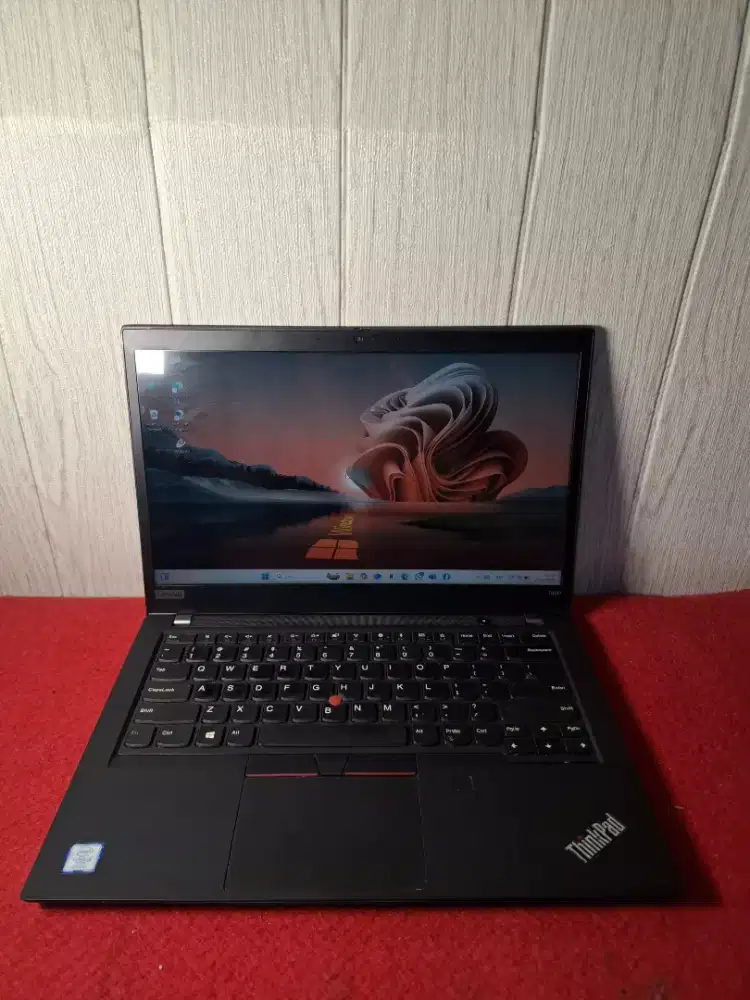 Lenovo Thinkpad T490 Core i5 Gen8 Touscren Ram8Gb Ssd256Gb Siap Pakai