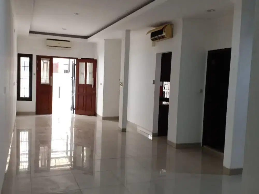Dijual Rumah GreenVille, Jakarta Barat – Lokasi Sangat Bagus – Di Dalam Cluster Bagus