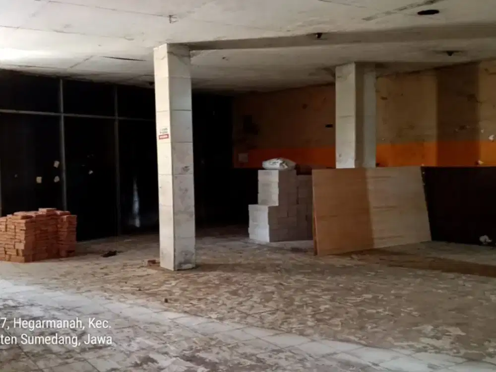 RUANG USAHA LUAS STRATEGIS 2 LANTAI COCOK UNTUK SEGALA USAHA SIAP PAKAI DI MAINROAD JATINANGOR BANDUNG