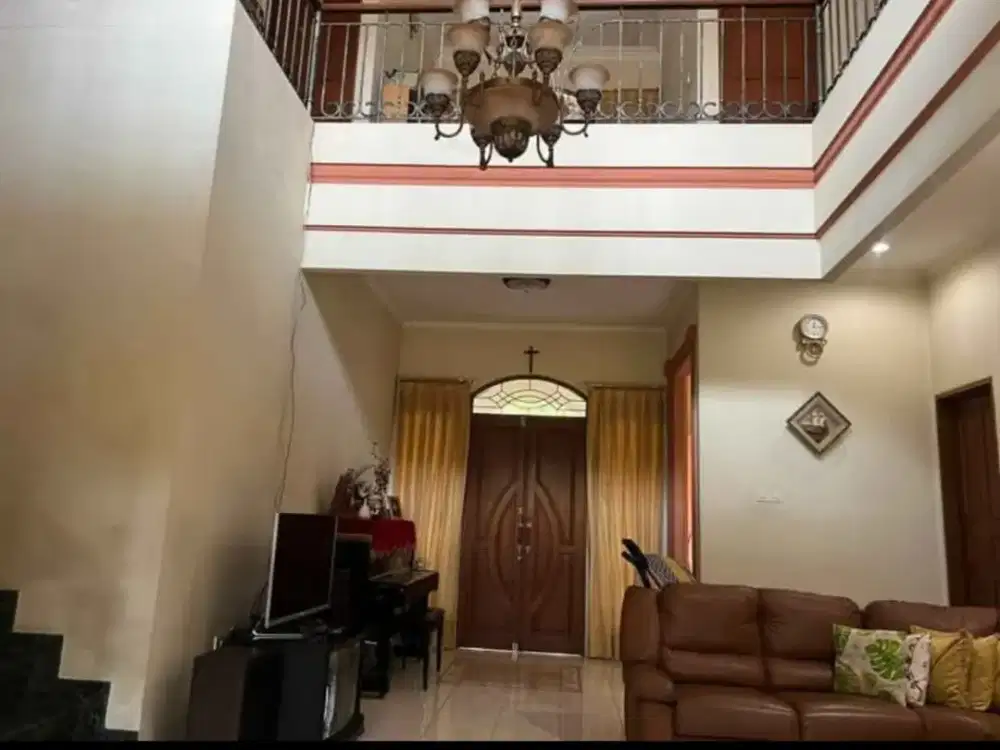 RUMAH LUAS 2 LANTAI NYAMAN TERAWAT SIAP HUNI DI SETRA INDAH BANDUNG