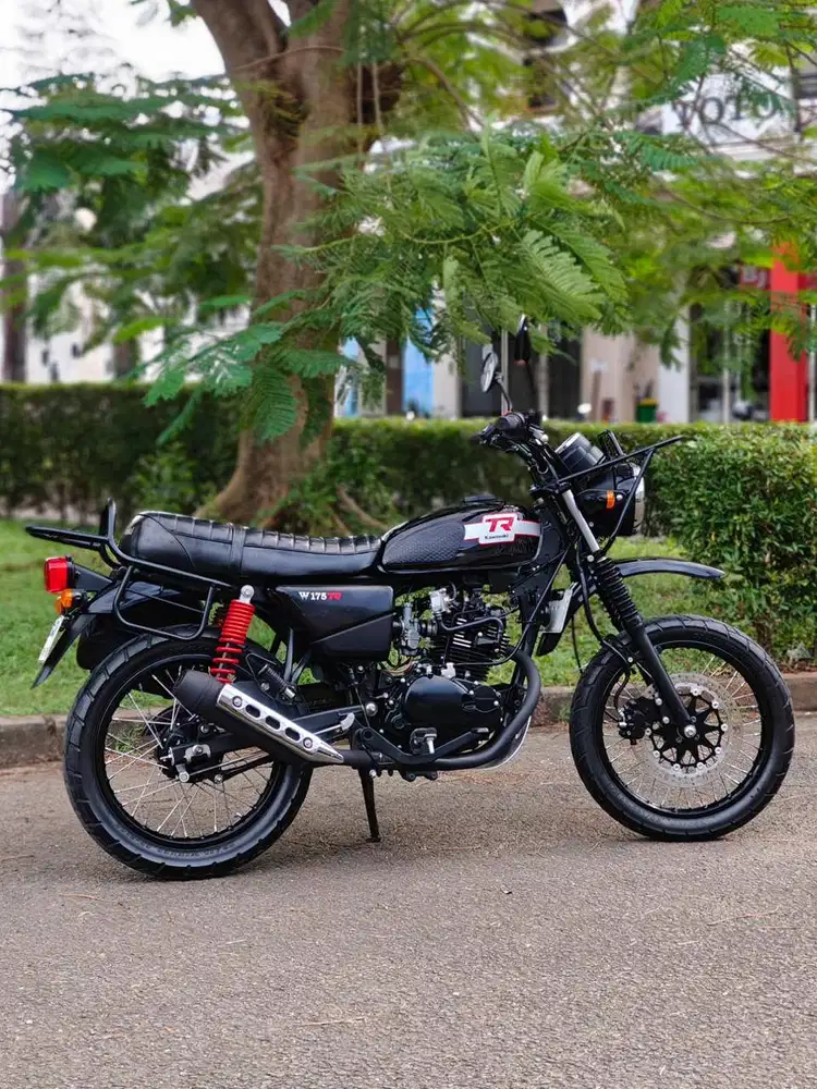 KAWASAKI W175 TR 2024 HITAM KM RENDAH PAJAK PANJANG SIAP SANTAI