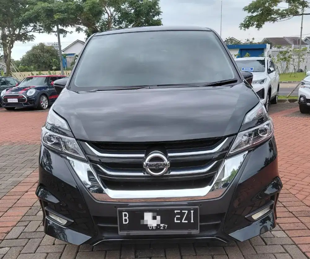 ( LIKE NEW) NISSAN SERENA 2.0 HIGHWAY STAR