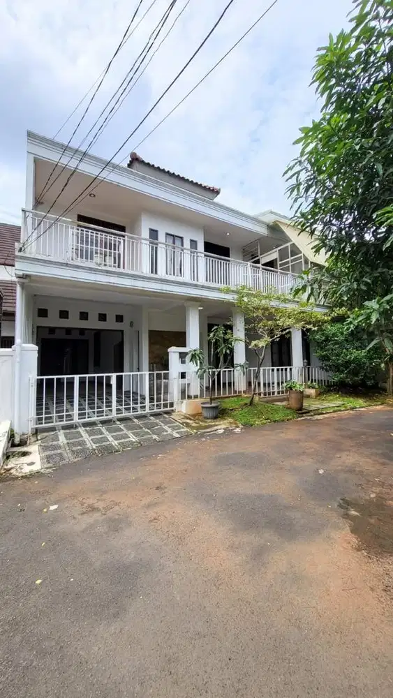 HOT SALE!!!RUMAH MEWAH SIAP HUNI LOKASI STRATEGIS AMAN DAN NYAMAN