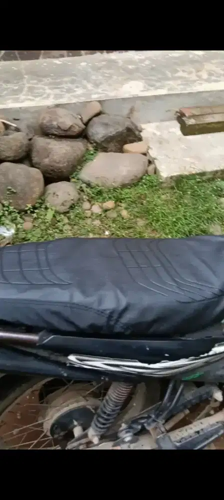 Cover jok motor Revo