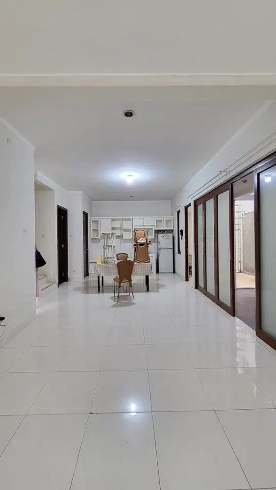 HOT SALE!!!RUMAH MEWAH LOKASI STRATEGIS SIAP HUNI MURAH AMAN NYAMAN