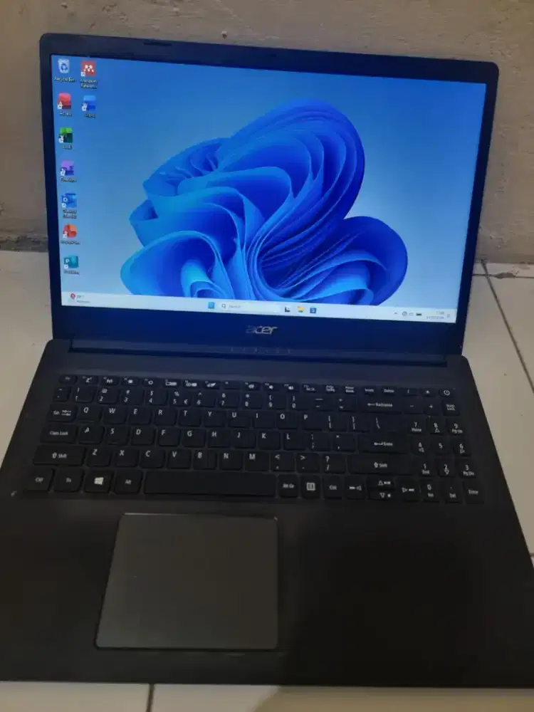 Acer 15.6 inch Bezel Tipis SSD NVME 128 RAM DDR4 8 GB Nominus