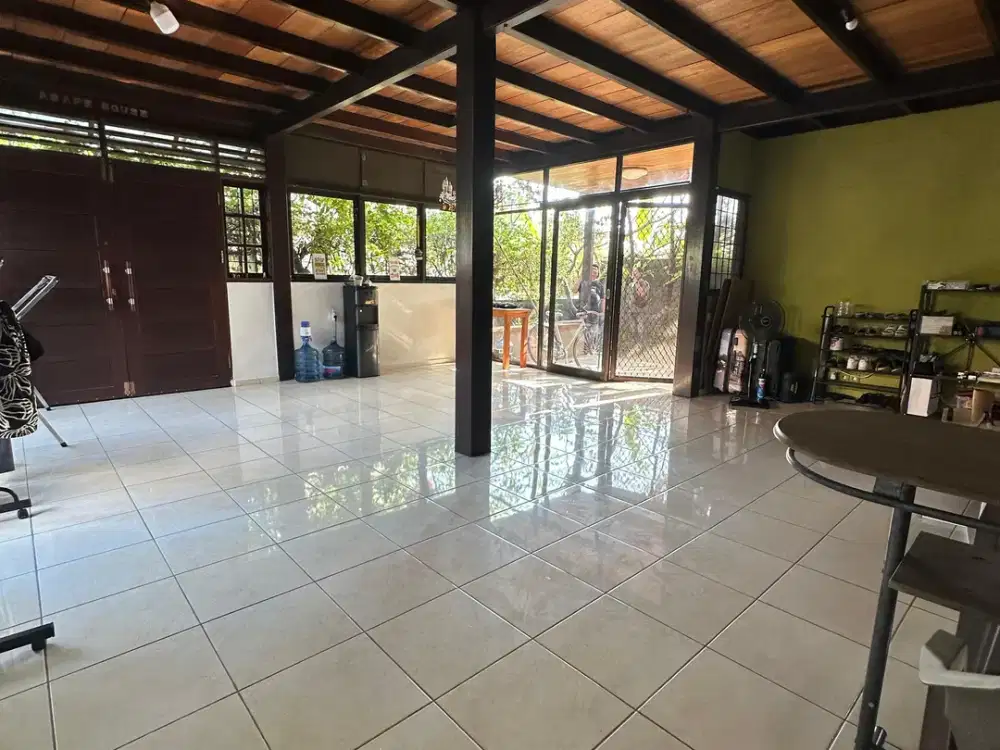 Dijual rumah lantai 2 wooden house central berawa