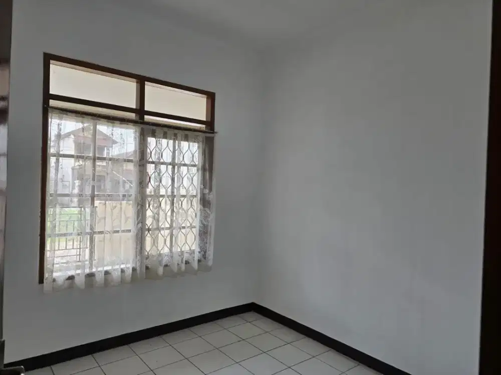 Rumah Luas di Komplek Taman Kopo Indah II Patung Kuda Kab Bandung