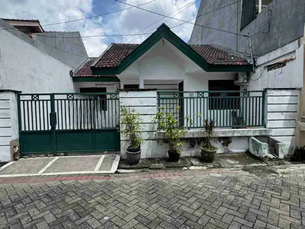 dijual rumah terawat di taman pondok indah Wiyung Surabaya barat