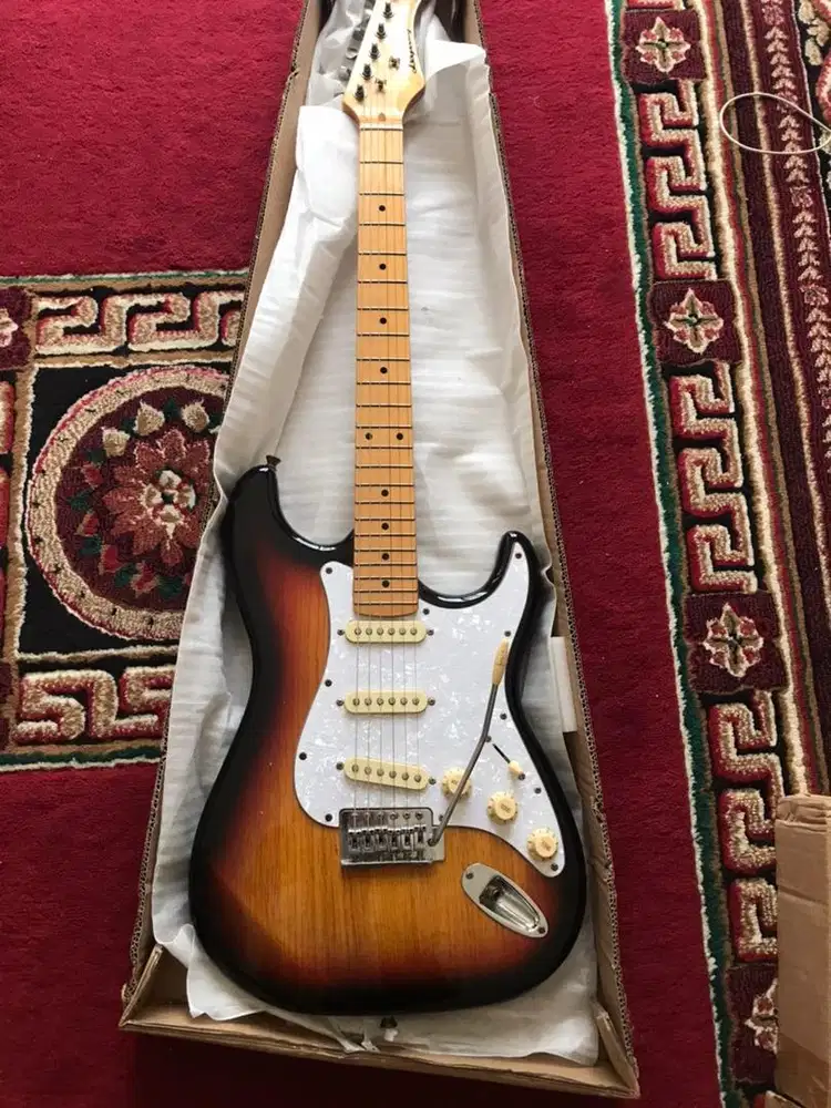 Gitar elektrik Legacy eg 100 Mulus