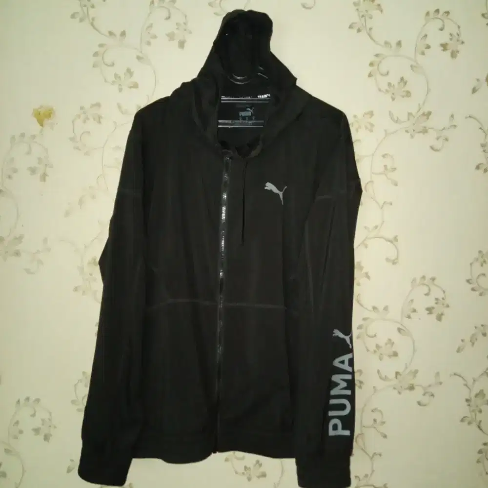 PUMA Jaket Hoodie Parasut size M