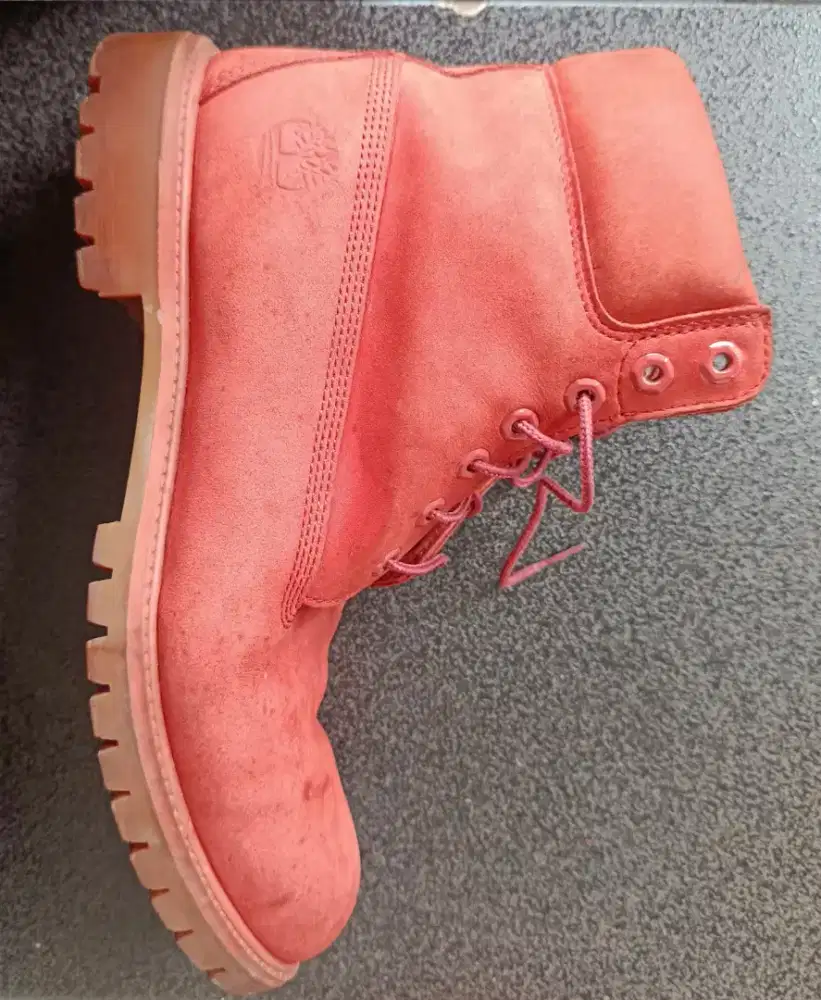 Dijual Sepatu Timberland warna merah size 12 (45)
