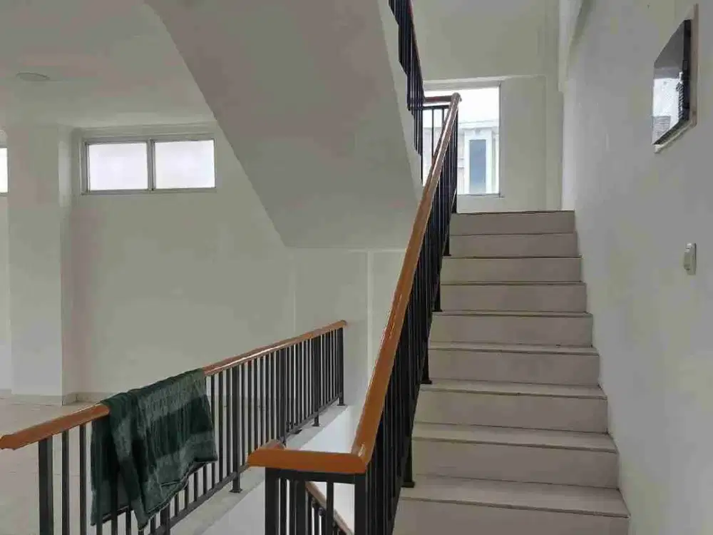 Dijual ruko bagus hoek di Mega boulevard Harapan Indah Bekasi Barat