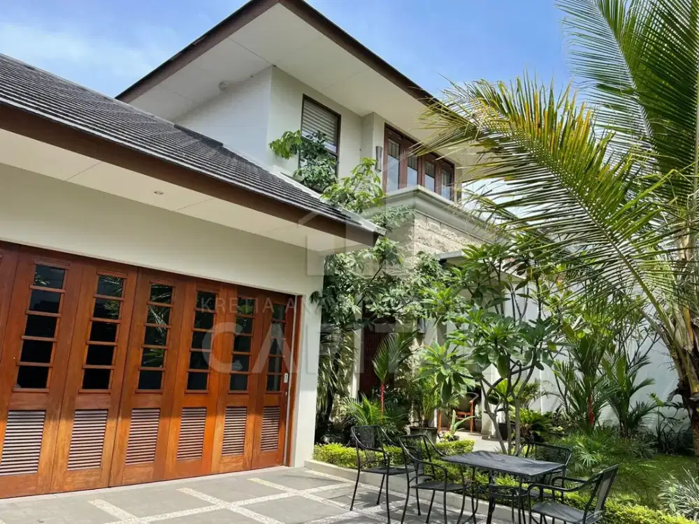 RUMAH DENGAN KONSEP AMERICAN STYLE WITH SWIMMING POOL DI GEGERKALONG BANDUNG