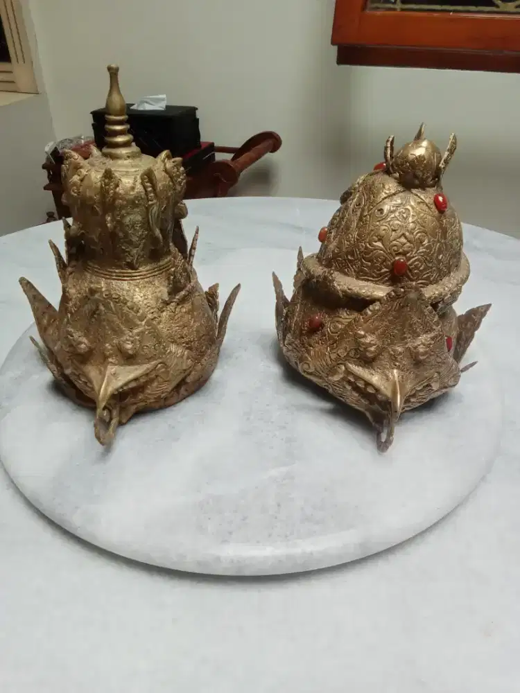 Sepasang mahkota kerajaan