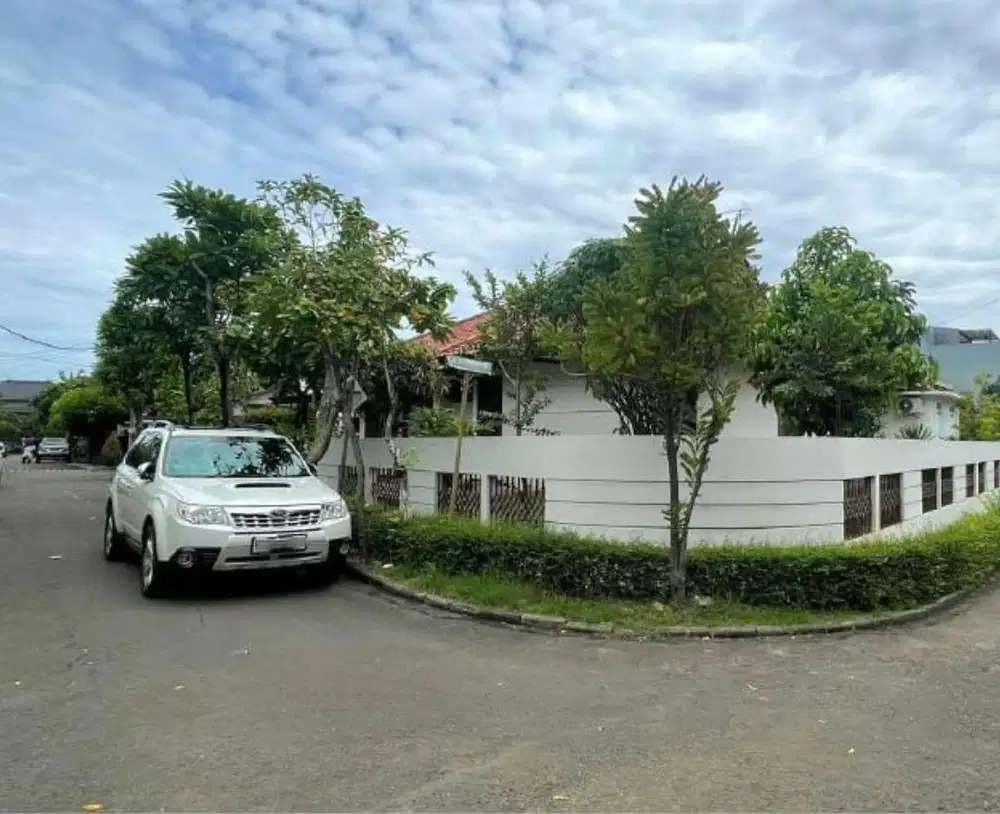 HOT SALE!!!RUMAH MEGAH LOKASI STRATEGIS AMAN DAN NYAMAN SIAP HUNI