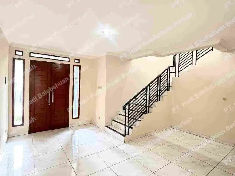 Rumah 2 lantai dekat Trans Studio di Turangga Buahbatu kodya Bandung.