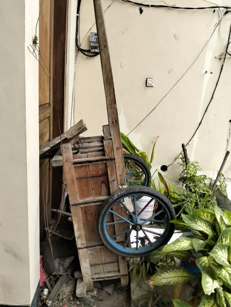 Gerobak kayu pasir semen