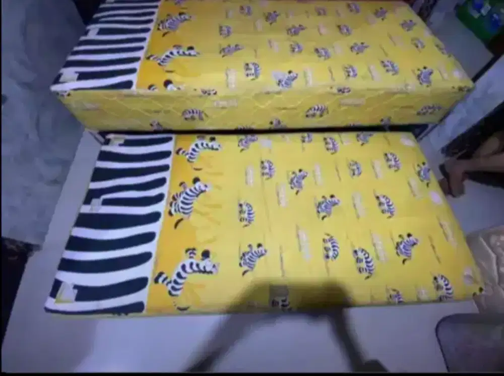 Dijual kasur Sorong 2 tingkat motif zebra-siap dipakai