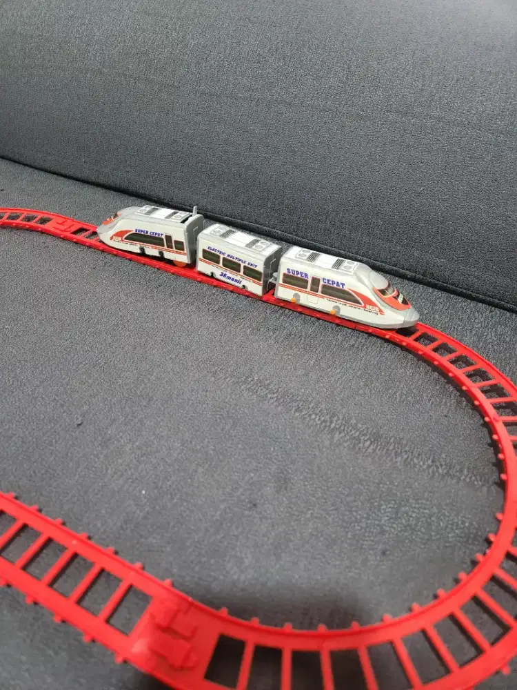 Mainan kereta cepat jkw