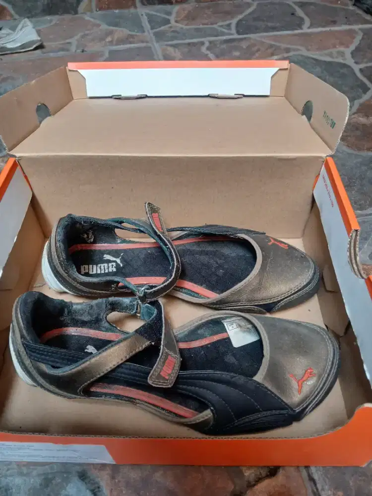 sepatu Puma wanita original bekas