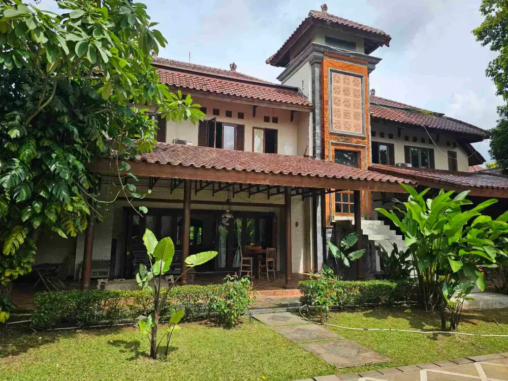 jual Rumah Mewah lengkap dgn Kolam Renang ada Lapangan Padel Driving range Keamanan 24 jam
