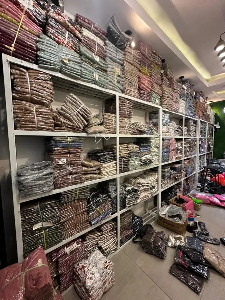 TEAM CHECKING + PACKING