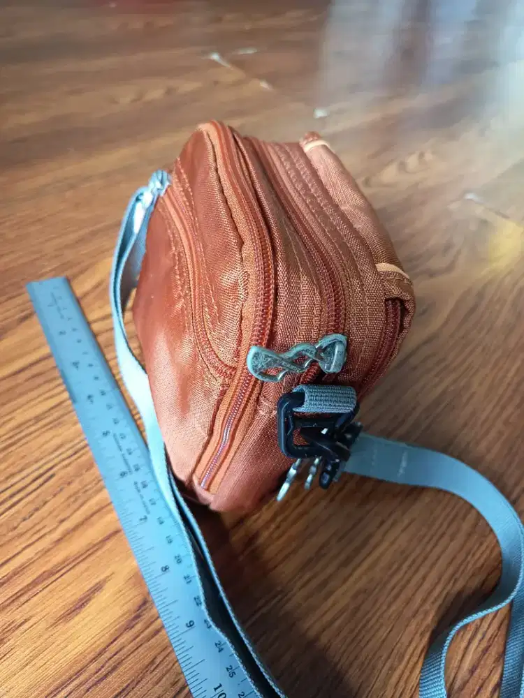 Tas Eiger kecil selempang