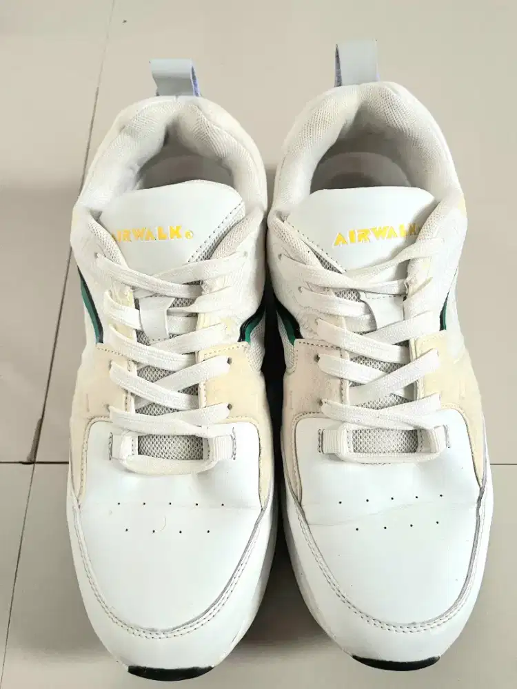 Sepatu Airwalk White