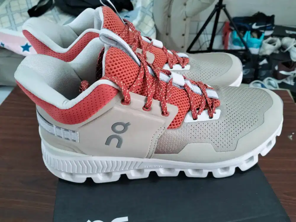 OC ON cloud Hi Cream Maroon size 43