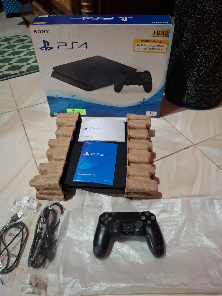jual ps4 pro limited edition 1 tb lengkap dos