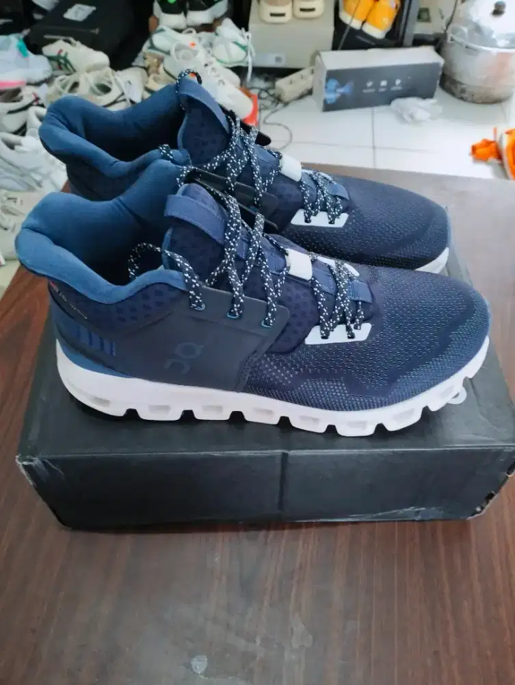 OC /. On cloud Hi Navy
