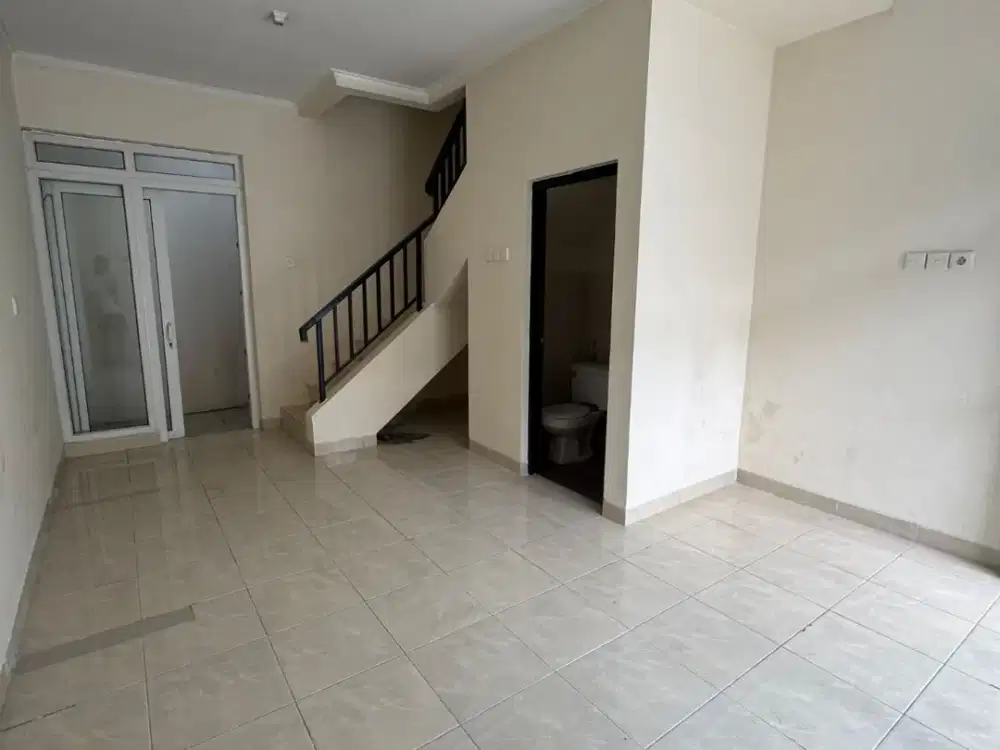 DISEWAKAN CEPAT RUMAH 2 LANTAI DI PARK RESIDENCE DEKAT TAMAN SURYA, KALIDERES JAKARTA BARAT