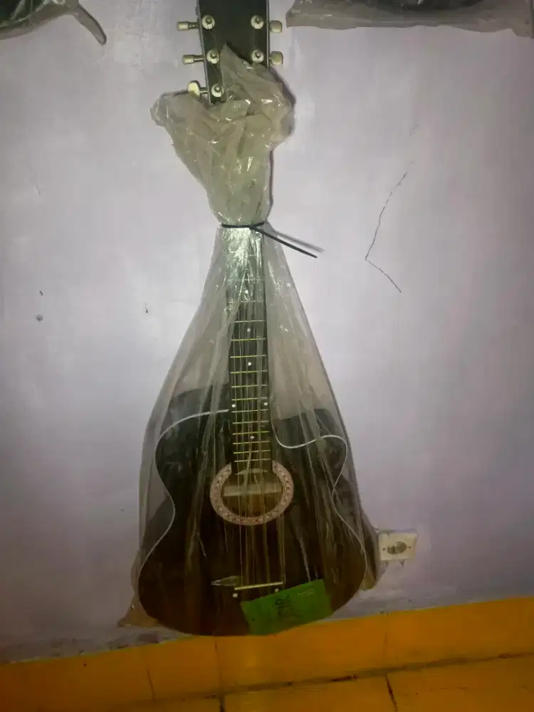 Gitar ini dijual