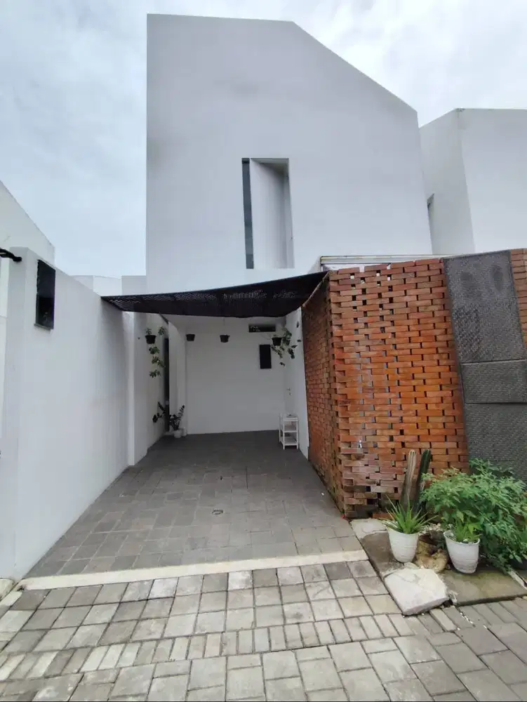 DISEWAKAN RUMAH STRATEGIS – SIAP HUNI DI PERUMAHAN EKSKLUSIF