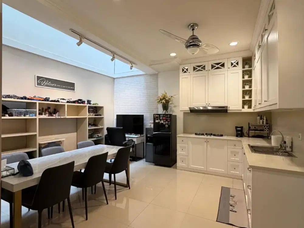 DIJUAL RUMAH DE MANSION ALAM SUTERA FULL FURNISHED 3 LANTAI