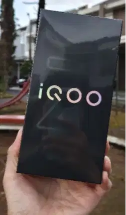 Dijual VIVO IQOO Z10R 5G 12/256GB warna hitam