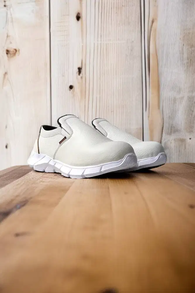 Powerful Sepatu safety sol lentur Mojokerto