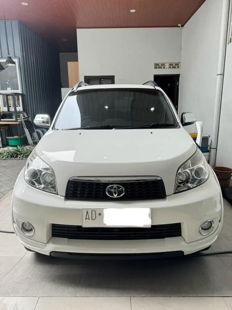 Toyota Rush S Manual 2013 KM low Avanza