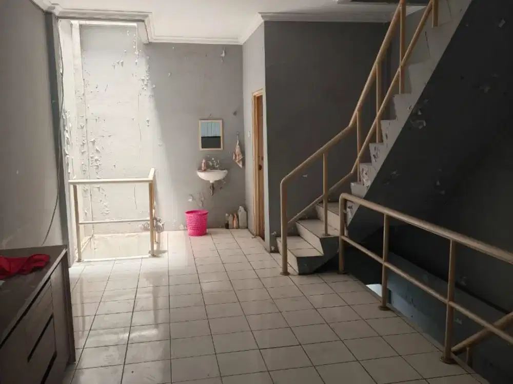 Disewakan Cepat Ruko Puri Gardena dengan 3 Lantai, Kalideres Jakarta Barat