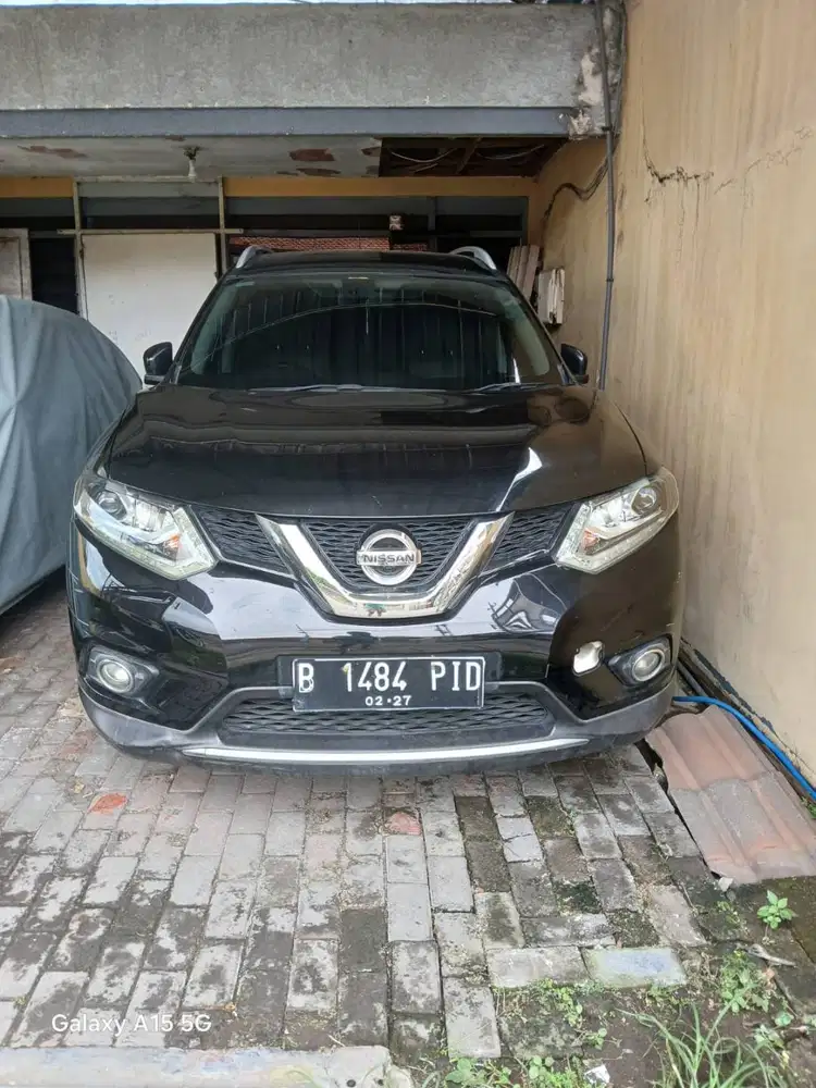 Nissan X-trail 2016 hitam AT
