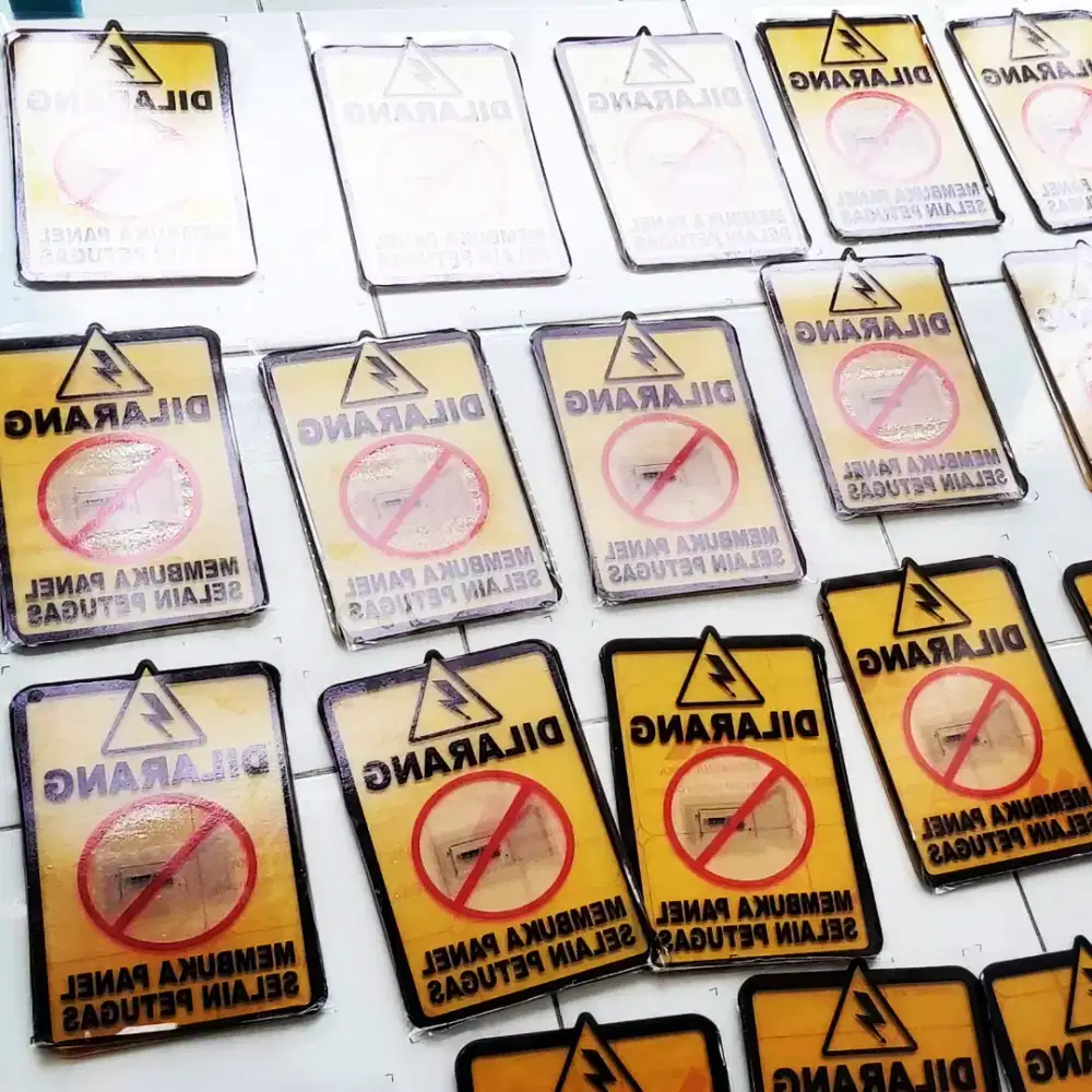Tempelan Cutting Stiker Akrilik Logo Bergambar