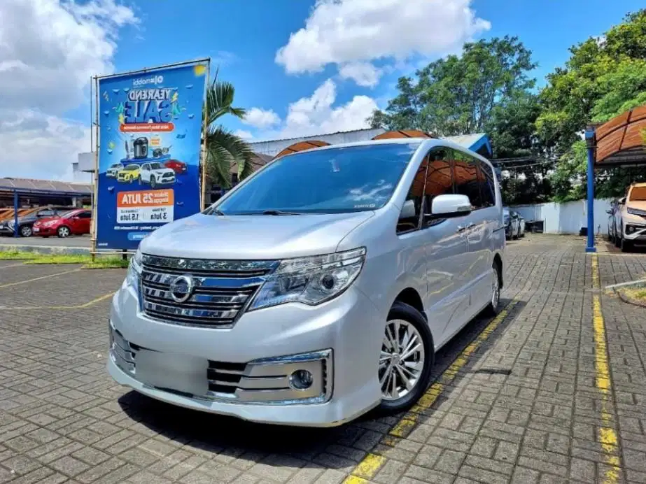 Nissan Serena 2.0 Highway Star Panoramic Bensin A/T 2015 SILVER