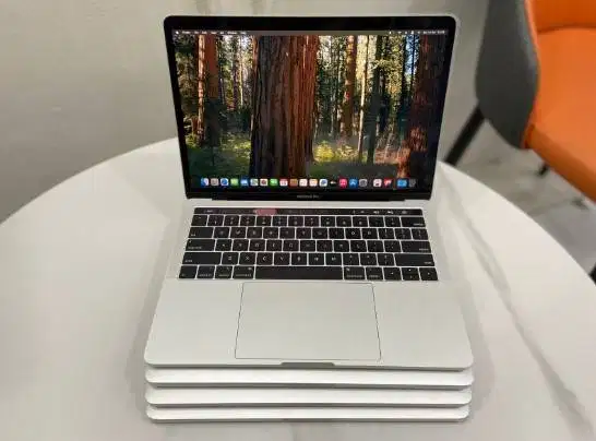 ELEGANT BERKELAS Apple MacBook Pro 2020 Touchbar 13 16GB/256GB *REC