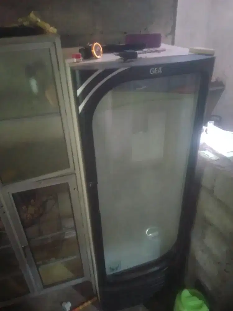 Kulkas Showcase GEA Satu pintu.