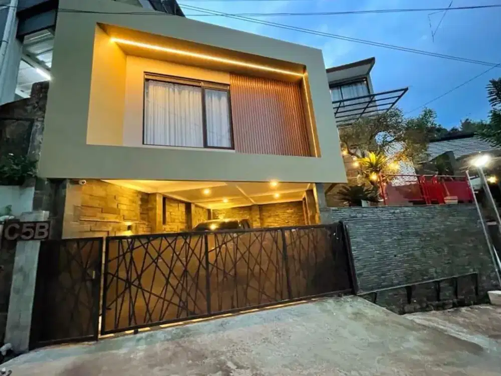 Rumah Mewah 3 Lantai Semi Furnished di Bojong Koneng Cikutra Bandung