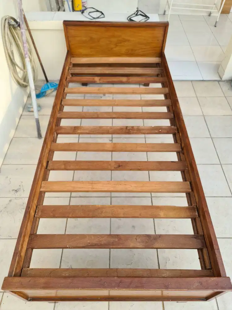 Kasur dan Dipan Siap Tidur