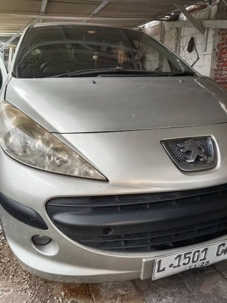 Dijual mobil peugeot 207 warna abu