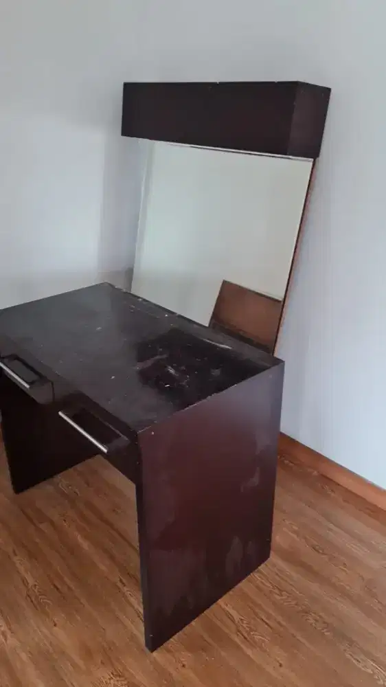 Meja Rias warna coklat